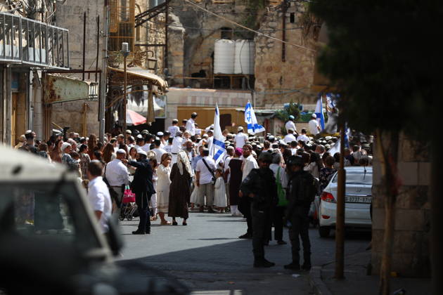 Israeli Soldiers Restrict Palestinian Movement During Settler Tour in Hebron Israeli soldiers restrict the movement of Palestinians and take security measures during a tour by Israeli settlers in the Old City of Hebron, in the West Bank, on October 3, 2026, during the Jewish holiday of Sukkot. Photo by Mamoun Wazwaz apaimages Hebron West Bank Palestinian Territory 031026_Hebron_MW_00(32) Copyright: xapaimagesxMamounxWazwazx xapaimagesx