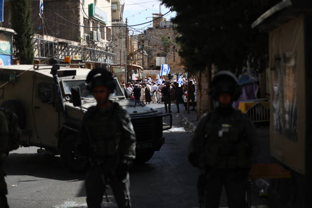 Israeli Soldiers Restrict Palestinian Movement During Settler Tour in Hebron Israeli soldiers restrict the movement of Palestinians and take security measures during a tour by Israeli settlers in the Old City of Hebron, in the West Bank, on October 3, 2026, during the Jewish holiday of Sukkot. Photo by Mamoun Wazwaz apaimages Hebron West Bank Palestinian Territory 031026_Hebron_MW_00(27) Copyright: xapaimagesxMamounxWazwazx xapaimagesx