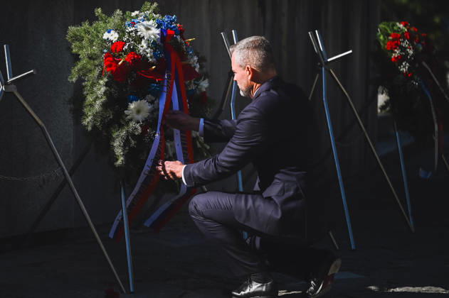82nd anniversary of the Carpathina-Dukla Operation SVIDNIK, SLOVAKIA – OCTOBER 3: Peter Pellegrini, President of Slovakia (M) attends the wreath laying ceremony as Slovak officials, military personnel and members of the public gather to commemorate the 82nd anniversary of the Carpathian-Dukla Operation, one of the bloodiest military operations fought on Slovak territory during World War II. The commemorations take place at the Military Historical Museum in Svidnik and at the Dukla battlefield memorial complex, honouring the soldiers who fought and died during the operation, which marked the beginning of the direct liberation of Czechoslovakia. Robert Nemeti Anadolu Svidnik Slovakia. Editorial use only. Please get in touch for any other u  Copyright: x2026xAnadoluxRobertxNemetix