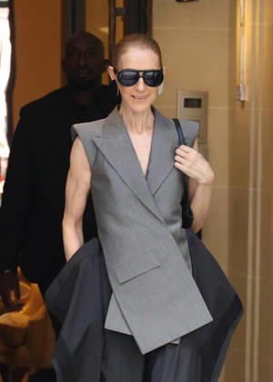 Céline Dion leaves the Royal Monceau hotel in Paris on October 3, 2026. Denis Guignebourg, Bestimage. Céline Dion leaves the Royal Monceau hotel in Paris on October 3, 2026. Paris, France  Copyright: xDenisxGuignebourgx xBestimagexDenisxGuignebourgx xBestimagex