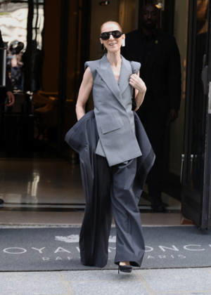Céline Dion leaves the Royal Monceau hotel in Paris on October 3, 2026. Denis Guignebourg, Bestimage. Céline Dion leaves the Royal Monceau hotel in Paris on October 3, 2026. Paris, France  Copyright: xDenisxGuignebourgx xBestimagexDenisxGuignebourgx xBestimagex