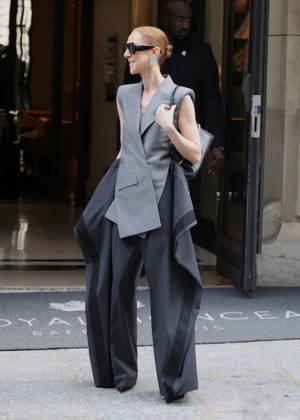 Céline Dion leaves the Royal Monceau hotel in Paris on October 3, 2026. Denis Guignebourg, Bestimage. Céline Dion leaves the Royal Monceau hotel in Paris on October 3, 2026. Paris, France  Copyright: xDenisxGuignebourgx xBestimagexDenisxGuignebourgx xBestimagex