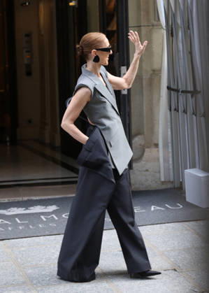 Céline Dion leaves the Royal Monceau hotel in Paris on October 3, 2026. Denis Guignebourg, Bestimage. Céline Dion leaves the Royal Monceau hotel in Paris on October 3, 2026. Paris, France  Copyright: xDenisxGuignebourgx xBestimagexDenisxGuignebourgx xBestimagex