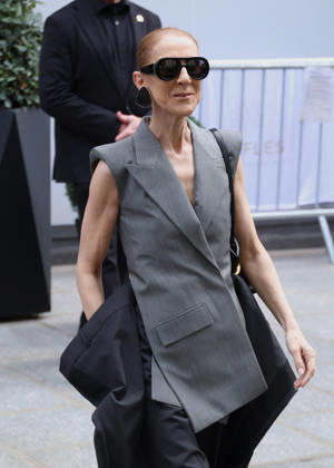 Céline Dion leaves the Royal Monceau hotel in Paris on October 3, 2026. Denis Guignebourg, Bestimage. Céline Dion leaves the Royal Monceau hotel in Paris on October 3, 2026. Paris, France  Copyright: xDenisxGuignebourgx xBestimagexDenisxGuignebourgx xBestimagex