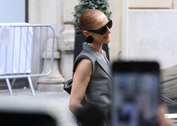 Céline Dion leaves the Royal Monceau hotel in Paris on October 3, 2026. Denis Guignebourg, Bestimage. Céline Dion leaves the Royal Monceau hotel in Paris on October 3, 2026. Paris, France  Copyright: xDenisxGuignebourgx xBestimagexDenisxGuignebourgx xBestimagex