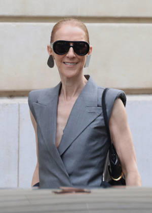 Céline Dion leaves the Royal Monceau hotel in Paris on October 3, 2026. Denis Guignebourg, Bestimage. Céline Dion leaves the Royal Monceau hotel in Paris on October 3, 2026. Paris, France  Copyright: xDenisxGuignebourgx xBestimagexDenisxGuignebourgx xBestimagex