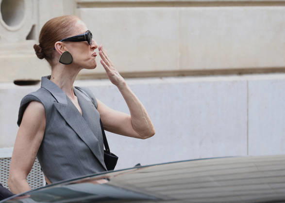 Céline Dion leaves the Royal Monceau hotel in Paris on October 3, 2026. Denis Guignebourg, Bestimage. Céline Dion leaves the Royal Monceau hotel in Paris on October 3, 2026. Paris, France  Copyright: xDenisxGuignebourgx xBestimagexDenisxGuignebourgx xBestimagex