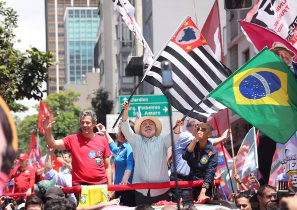 RECORD DATE NOT STATED Lula takes a walk along Paulista Avenue and continues along Augusta Street. Sao Paulo (SP), October 3, 2026 2026 Elections Lula President and candidate for re-election Luiz Inacio Lula da Silva (PT) participates in a walk on Paulista Avenue, in Sao Paulo, in the last campaign event before the first round of elections. The mobilization continues along Augusta Street towards Roosevelt Square. Lula is accompanied by allies, including Fernando Haddad, Geraldo Alckmin, Marina Silva, and Simone Tebet.(Foto: Leco Viana Thenews2 imago images) Lula takes a walk along Paulista Avenue and continues along Augusta Street.  Copyright: xLecoxVianax