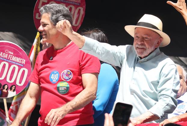 RECORD DATE NOT STATED Lula takes a walk along Paulista Avenue and continues along Augusta Street. Sao Paulo (SP), October 3, 2026 2026 Elections Lula President and candidate for re-election Luiz Inacio Lula da Silva (PT) participates in a walk on Paulista Avenue, in Sao Paulo, in the last campaign event before the first round of elections. The mobilization continues along Augusta Street towards Roosevelt Square. Lula is accompanied by allies, including Fernando Haddad, Geraldo Alckmin, Marina Silva, and Simone Tebet.(Foto: Leco Viana Thenews2 imago images) Lula takes a walk along Paulista Avenue and continues along Augusta Street.  Copyright: xLecoxVianax