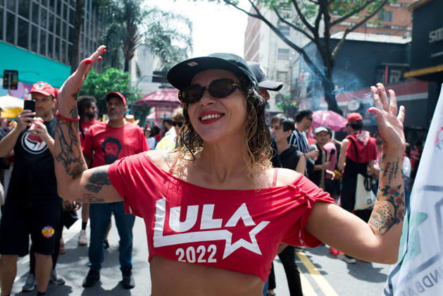 SaO PAULO, SP - 03.10.2026: CAMINHADA REuNE LULA E HADDAD EM SP - President and candidate for re-election Luiz Inacio Lula da Silva participates this Saturday (3), with Fernando Haddad, Simone Tebet and Marina Silva in a campaign walk on Avenida Paulista, in Sao Paulo. x3024147x  VincentxBosson