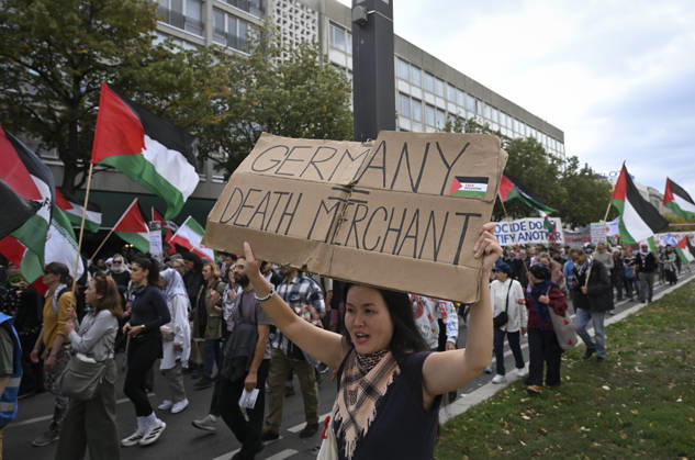 Thousands protest rearmament and conscription in Berlin BERLIN, GERMANY - OCTOBER 3: Thousands of people, including pro-Palestinian supporters, gather at the historic Brandenburg Gate to protest against rearmament, war and compulsory military service in Berlin, Germany, on October 3, 2026. The demonstrators, responding to a call by an initiative made up of various groups and political parties, later march through the city center. Halil Sagirkaya Anadolu Berlin Germany. Editorial use only. Please get in touch for any other usage.  Copyright: x2026xAnadoluxHalilxSagirkayax