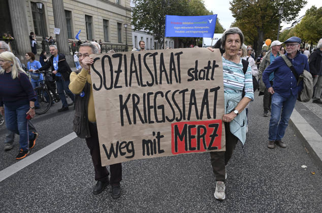 Thousands protest rearmament and conscription in Berlin BERLIN, GERMANY - OCTOBER 3: Thousands of people gather at the historic Brandenburg Gate to protest against rearmament, war and compulsory military service in Berlin, Germany, on October 3, 2026. The demonstrators, responding to a call by an initiative made up of various groups and political parties, later march through the city center. Halil Sagirkaya Anadolu Berlin Germany. Editorial use only. Please get in touch for any other usage.  Copyright: x2026xAnadoluxHalilxSagirkayax