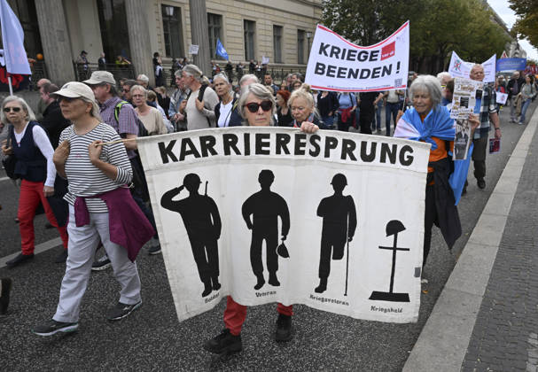 Thousands protest rearmament and conscription in Berlin BERLIN, GERMANY - OCTOBER 3: Thousands of people gather at the historic Brandenburg Gate to protest against rearmament, war and compulsory military service in Berlin, Germany, on October 3, 2026. The demonstrators, responding to a call by an initiative made up of various groups and political parties, later march through the city center. Halil Sagirkaya Anadolu Berlin Germany. Editorial use only. Please get in touch for any other usage.  Copyright: x2026xAnadoluxHalilxSagirkayax