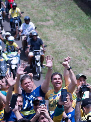 Flavio Bolsonaro and Tarcisio de Freitas attend campaign motorcycle rally in Sao Paulo Flavio Bolsonaro, candidate for President of Brazil, and Sao Paulo Governor Tarcisio de Freitas, candidate for reelection, participate in a campaign motorcycle rally between Santa Barbara d Oeste and Americana, Sao Paulo state, Brazil, on October 3, 2026, on the final day of campaigning for the first round of the 2026 Brazilian elections. The event was also attended by Senate candidates Andre do Prado and Guilherme Derrite. Copyright: xxVitorxBitencourtx