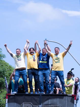 Flavio Bolsonaro and Tarcisio de Freitas attend campaign motorcycle rally in Sao Paulo Flavio Bolsonaro, candidate for President of Brazil, and Sao Paulo Governor Tarcisio de Freitas, candidate for reelection, participate in a campaign motorcycle rally between Santa Barbara d Oeste and Americana, Sao Paulo state, Brazil, on October 3, 2026, on the final day of campaigning for the first round of the 2026 Brazilian elections. The event was also attended by Senate candidates Andre do Prado and Guilherme Derrite. Copyright: xxVitorxBitencourtx