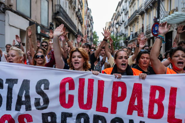People take part in a demonstration in Zaragoza, Spain, on October 3, 2026, calling for access to affordable housing and defending the right to decent housing. The march, organized by the Zaragoza Tenants Union, began at Santo Domingo Square and moved through the city center before ending at Pilar Square. Demonstrators carried banners and placards and chanted slogans about housing affordability, rents and evictions Zaragoza Spain Copyright: xNanoxCalvox xVWPicsx NN-HousingProtestZgzOct26-5