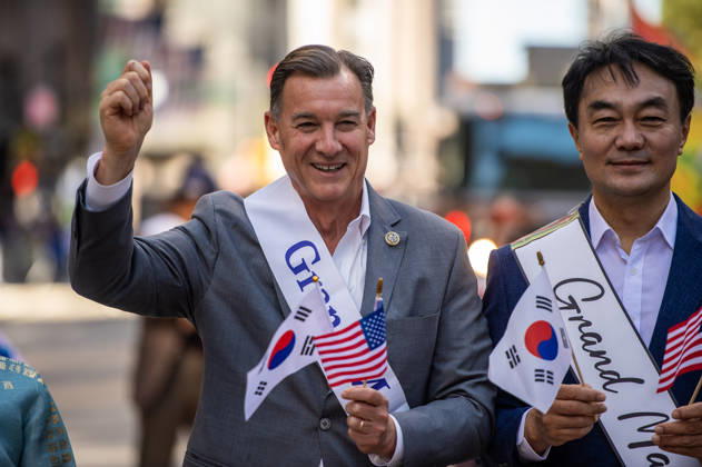 October 3, 2026, New York, New York, USA: US congressman TOM SUOZZI poses for a photo with a fellow grand mashal while marching in the 2026 NYC Korean parade. New York USA - ZUMAh214 20261003_znp_h214_035 Copyright: xSDxHerzogx