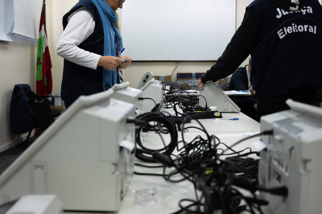 CRICIuMA, SC - 03.10.2026: PREPARATION OF ELECTRONIC VOTING MACHINES - Electronic ballot boxes being prepared this Saturday (03), the day before the elections, in the 10th Electoral Zone of the municipality in Criciuma SC. x3024248x Josà xDemathÃ