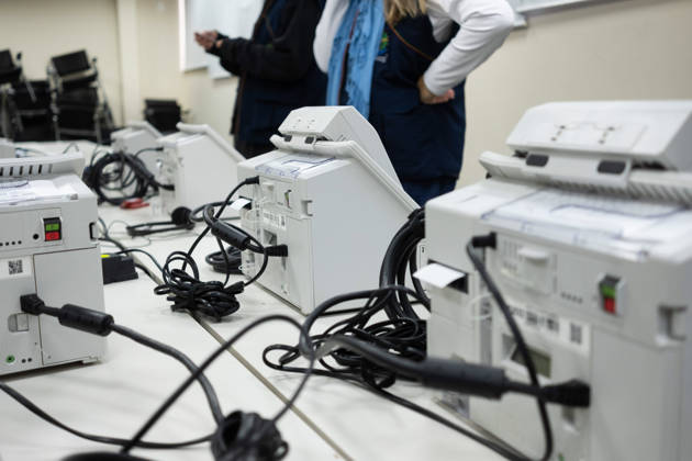 CRICIuMA, SC - 03.10.2026: PREPARATION OF ELECTRONIC VOTING MACHINES - Electronic ballot boxes being prepared this Saturday (03), the day before the elections, in the 10th Electoral Zone of the municipality in Criciuma SC. x3024256x Josà xDemathÃ