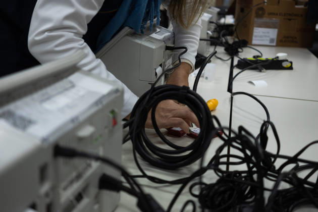 CRICIuMA, SC - 03.10.2026: PREPARATION OF ELECTRONIC VOTING MACHINES - Electronic ballot boxes being prepared this Saturday (03), the day before the elections, in the 10th Electoral Zone of the municipality in Criciuma SC. x3024259x Josà xDemathÃ