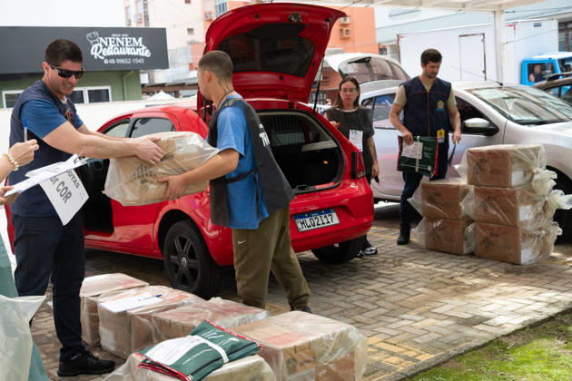 CRICIuMA, SC - 03.10.2026: PREPARATION OF ELECTRONIC VOTING MACHINES - Electronic ballot boxes being prepared this Saturday (03), the day before the elections, in the 10th Electoral Zone of the municipality in Criciuma SC. In the photo, electronic ballot boxes being transported to the polling stations. x3024270x Josà xDemathÃ
