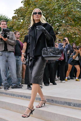 PFW Elie Saab Outside Arrivals Leonie Hanne arriving at the Elie Saab show during Paris Fashion Week, in Paris, France on 3 October 2026. Photo by Julien Reynaud APS-Medias ABACAPRESS.COM Paris France  Copyright: xReynaudxJulien APS-Medias ABACAx