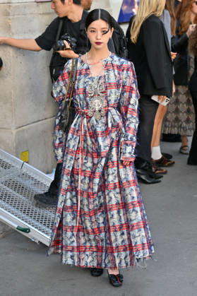 PFW Vivienne Westwood Outside Arrivals Guest arriving at the Vivienne Westwood show during Paris Fashion Week, in Paris, France on 3 October 2026. Photo by Julien Reynaud APS-Medias ABACAPRESS.COM Paris France  Copyright: xReynaudxJulien APS-Medias ABACAx