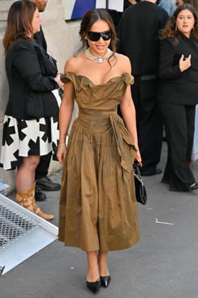 PFW Vivienne Westwood Outside Arrivals Guest arriving at the Vivienne Westwood show during Paris Fashion Week, in Paris, France on 3 October 2026. Photo by Julien Reynaud APS-Medias ABACAPRESS.COM Paris France  Copyright: xReynaudxJulien APS-Medias ABACAx