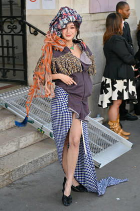 PFW Vivienne Westwood Outside Arrivals Guest arriving at the Vivienne Westwood show during Paris Fashion Week, in Paris, France on 3 October 2026. Photo by Julien Reynaud APS-Medias ABACAPRESS.COM Paris France  Copyright: xReynaudxJulien APS-Medias ABACAx