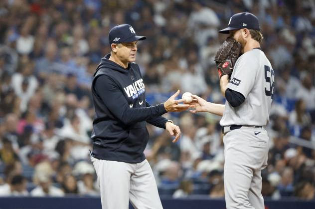 October 3, 2026, St. Petersburg, Florida, USA: New York Yankees manager Aaron Boone (17) takes the ball from New York Yankees pitcher Paul Blackburn (58) during the eighth inning during Game 1 at Tropicana Field on Saturday, Oct. 3, 2026, in St. Petersburg. St. Petersburg USA - ZUMAs70_ 20261003_zan_s70_058 Copyright: xJeffereexWoox