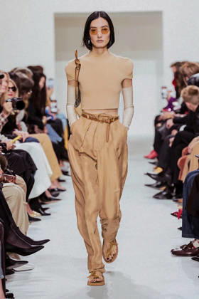 (261004) -- PARIS, Oct. 4, 2026 -- A model presents a creation from the Womenswear Spring Summer 2027 collections by Celine during the Paris Fashion Week in Paris, France, Oct. 3, 2026. (MeetEurope Handout via Xinhua) FRANCE-PARIS-FASHION WEEK-CELINE XinxHuashefa 