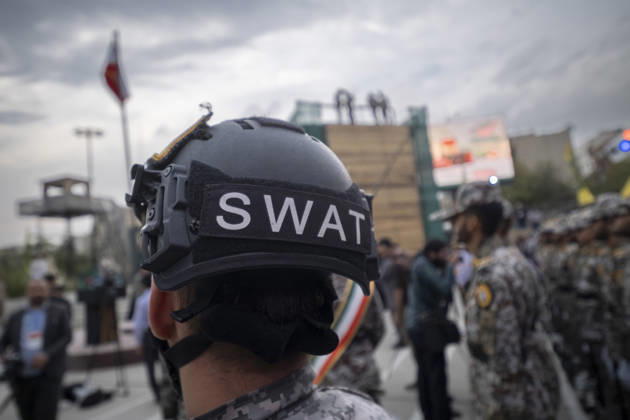 Opening Ceremony Of Second City-Square Military Training Camp A member of the Islamic Revolutionary Guard Corps (IRGC) attaches a SWAT badge to his helmet during the opening ceremony of the second city-square military training camp for self-sacrificing forces in downtown Tehran, Iran, on October 3, 2026. The camp was established by the Basij paramilitary force, with personnel from the Islamic Republic of Iran Army responsible for training the volunteers. Tehran Tehran Iran  Copyright: xMortezaxNikoubazlx originalFilename: nikoubazl-openingc261003_npf6q.jpg