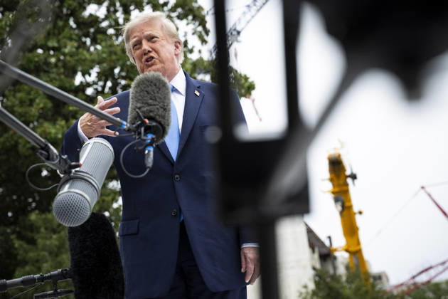 October 3, 2026, Washington, District Of Columbia, USA: United States President Donald J Trump speaks to members of the media before boarding Marine One on the South Lawn of the White House, in Washington, DC, USA, 3 October 2026. President Trump is traveling to Ohio for a rally as he campaigns with Republican Party candidates before midterm elections Washington USA  - ZUMAs152 20261003_faa_s152_001 Copyright: xGraemexSloan-PoolxviaxCNPx