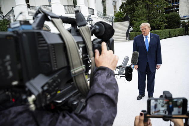 October 3, 2026, Washington, District Of Columbia, USA: United States President Donald J Trump speaks to members of the media before boarding Marine One on the South Lawn of the White House, in Washington, DC, USA, 3 October 2026. President Trump is traveling to Ohio for a rally as he campaigns with Republican Party candidates before midterm elections Washington USA - ZUMAs152 20261003_faa_s152_004 Copyright: xGraemexSloan-PoolxviaxCNPx
