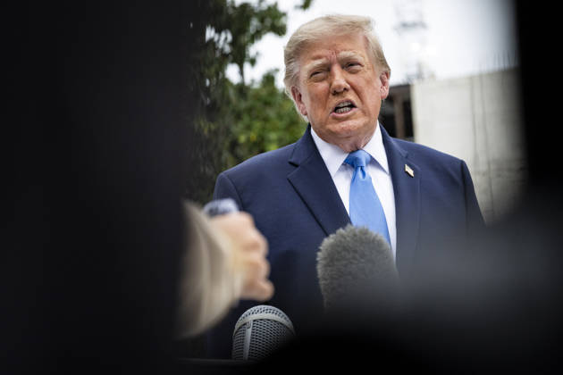 October 3, 2026, Washington, District Of Columbia, USA: United States President Donald J Trump speaks to members of the media before boarding Marine One on the South Lawn of the White House, in Washington, DC, USA, 3 October 2026. President Trump is traveling to Ohio for a rally as he campaigns with Republican Party candidates before midterm elections Washington USA - ZUMAs152 20261003_faa_s152_005 Copyright: xGraemexSloan-PoolxviaxCNPx