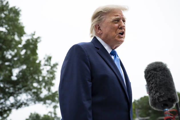 October 3, 2026, Washington, District Of Columbia, USA: United States President Donald J Trump speaks to members of the media before boarding Marine One on the South Lawn of the White House, in Washington, DC, USA, 3 October 2026. President Trump is traveling to Ohio for a rally as he campaigns with Republican Party candidates before midterm elections Washington USA - ZUMAs152 20261003_faa_s152_011 Copyright: xGraemexSloan-PoolxviaxCNPx