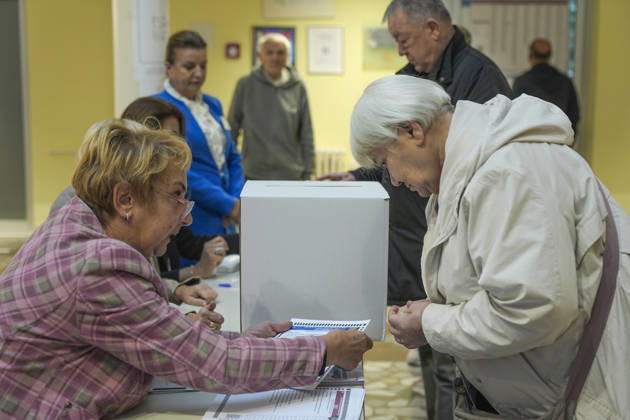 Voters cast ballots in Sarajevo as Bosnia and Herzegovina holds general elections SARAJEVO, BOSNIA AND HERZEGOVINA - OCTOBER 04: Voters cast their ballots as polling stations open for the 2026 General Elections in Sarajevo, Bosnia and Herzegovina on October 04, 2026. The nationwide vote features the inaugural use of new electoral technologies, including biometric voter identification, optical ballot scanners, and automated result transmission systems. Citizens are voting to elect members of the tripartite Presidency of Bosnia and Herzegovina, deputies to the Parliamentary Assembly, the Federation of BiH Parliament, the President and Vice Presidents of Republika Srpska, the National Assembly of Republika Srpska, and cantonal assemblies. Sami Copyright: x2026xAnadoluxSamirxJordamovicx