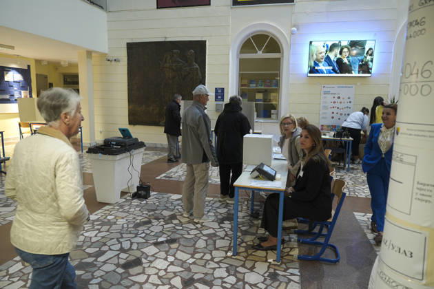 Voters cast ballots in Sarajevo as Bosnia and Herzegovina holds general elections SARAJEVO, BOSNIA AND HERZEGOVINA - OCTOBER 04: Voters cast their ballots as polling stations open for the 2026 General Elections in Sarajevo, Bosnia and Herzegovina on October 04, 2026. The nationwide vote features the inaugural use of new electoral technologies, including biometric voter identification, optical ballot scanners, and automated result transmission systems. Citizens are voting to elect members of the tripartite Presidency of Bosnia and Herzegovina, deputies to the Parliamentary Assembly, the Federation of BiH Parliament, the President and Vice Presidents of Republika Srpska, the National Assembly of Republika Srpska, and cantonal assemblies. Sami Copyright: x2026xAnadoluxSamirxJordamovicx
