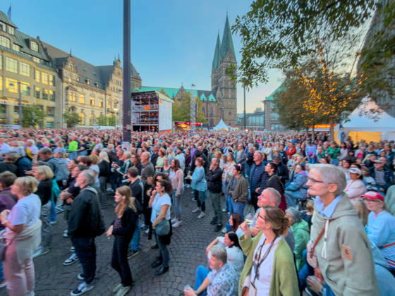 Feiern Tag der Deutschen Einheit in Bremen - Feierlichkeiten zum Tag der Deutschen Einheit 2026, Bremen, 03.10.2026 Bremen, Bürgerfest, Fanta Vier Konzert, Illuminatin an der Schlachte, Lichtershow Bremen, Deutschland, 03.10.26: Feiern Tag der Dt. Einheit in Bremen im Marktplatz, Rathaus am 03.10.2026 in Bremen, Deutschland. (Foto von Axel Kaste) Anmoderation Radio Bremen, Bürgerfest und Fanta Vier Konzert, Fantastische Vier Bremen Marktplatz, Rathaus Freie Hansestadt Bremen Deutschland