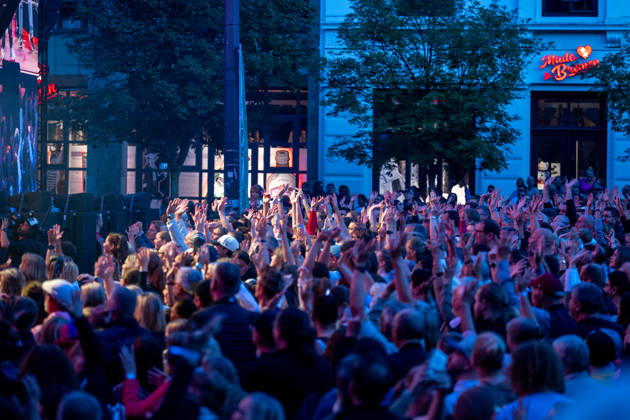 Feiern Tag der Deutschen Einheit in Bremen - Feierlichkeiten zum Tag der Deutschen Einheit 2026, Bremen, 03.10.2026 Bremen, Bürgerfest, Fanta Vier Konzert, Illuminatin an der Schlachte, Lichtershow Bremen, Deutschland, 03.10.26: Feiern Tag der Dt. Einheit in Bremen im Marktplatz, Rathaus am 03.10.2026 in Bremen, Deutschland. (Foto von Axel Kaste) Anmoderation Radio Bremen, Bürgerfest und Fanta Vier Konzert, Fantastische Vier Bremen Marktplatz, Rathaus Freie Hansestadt Bremen Deutschland