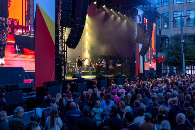 Feiern Tag der Deutschen Einheit in Bremen - Feierlichkeiten zum Tag der Deutschen Einheit 2026, Bremen, 03.10.2026 Bremen, Bürgerfest, Fanta Vier Konzert, Illuminatin an der Schlachte, Lichtershow Bremen, Deutschland, 03.10.26: Feiern Tag der Dt. Einheit in Bremen im Marktplatz, Rathaus am 03.10.2026 in Bremen, Deutschland. (Foto von Axel Kaste) Anmoderation Radio Bremen, Bürgerfest und Fanta Vier Konzert, Fantastische Vier, Bühne Bremen Marktplatz, Rathaus Freie Hansestadt Bremen Deutschland
