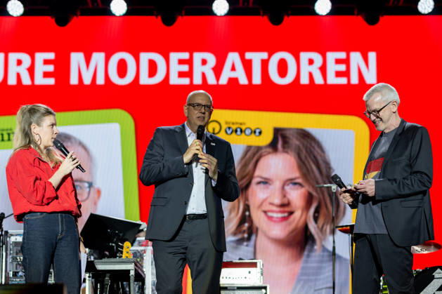 Feiern Tag der Deutschen Einheit in Bremen - Feierlichkeiten zum Tag der Deutschen Einheit 2026, Bremen, 03.10.2026 Bremen, Bürgerfest, Fanta Vier Konzert, Illuminatin an der Schlachte, Lichtershow Bremen, Deutschland, 03.10.26: Feiern Tag der Dt. Einheit in Bremen im Marktplatz, Rathaus am 03.10.2026 in Bremen, Deutschland. (Foto von Axel Kaste) Anmoderation Radio Bremen, Bürgerfest und Fanta Vier Konzert, Fantastische Vier, Radio Bremen Vier Moderatoren Begrüßen Bremen Marktplatz, Rathaus Freie Hansestadt Bremen Deutschland
