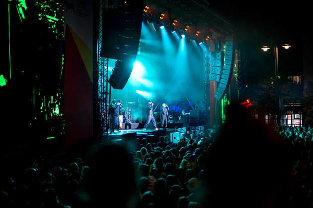 Feiern Tag der Deutschen Einheit in Bremen - Feierlichkeiten zum Tag der Deutschen Einheit 2026, Bremen, 03.10.2026 Bremen, Bürgerfest, Fanta Vier Konzert, Illuminatin an der Schlachte, Lichtershow Bremen, Deutschland, 03.10.26: Feiern Tag der Dt. Einheit in Bremen im Marktplatz, Rathaus am 03.10.2026 in Bremen, Deutschland. (Foto von Axel Kaste) Anmoderation Radio Bremen, Bürgerfest und Fanta Vier Konzert, Fantastische Vier, Smudo, Thomas D, Michi Bremen Marktplatz, Rathaus Freie Hansestadt Bremen Deutschland
