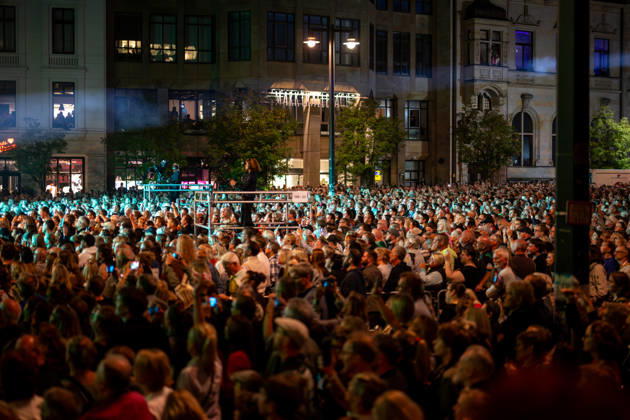 Feiern Tag der Deutschen Einheit in Bremen - Feierlichkeiten zum Tag der Deutschen Einheit 2026, Bremen, 03.10.2026 Bremen, Bürgerfest, Fanta Vier Konzert, Illuminatin an der Schlachte, Lichtershow Bremen, Deutschland, 03.10.26: Feiern Tag der Dt. Einheit in Bremen im Marktplatz, Rathaus am 03.10.2026 in Bremen, Deutschland. (Foto von Axel Kaste) Anmoderation Radio Bremen, Bürgerfest und Fanta Vier Konzert, Fantastische Vier, Smudo, Thomas D, Michi Bremen Marktplatz, Rathaus Freie Hansestadt Bremen Deutschland