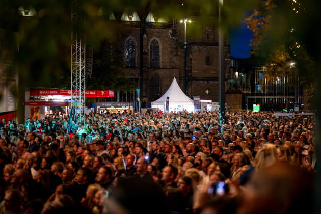 Feiern Tag der Deutschen Einheit in Bremen - Feierlichkeiten zum Tag der Deutschen Einheit 2026, Bremen, 03.10.2026 Bremen, Bürgerfest, Fanta Vier Konzert, Illuminatin an der Schlachte, Lichtershow Bremen, Deutschland, 03.10.26: Feiern Tag der Dt. Einheit in Bremen im Marktplatz, Rathaus am 03.10.2026 in Bremen, Deutschland. (Foto von Axel Kaste) Anmoderation Radio Bremen, Bürgerfest und Fanta Vier Konzert, Fantastische Vier, Smudo, Thomas D, Michi Bremen Marktplatz, Rathaus Freie Hansestadt Bremen Deutschland