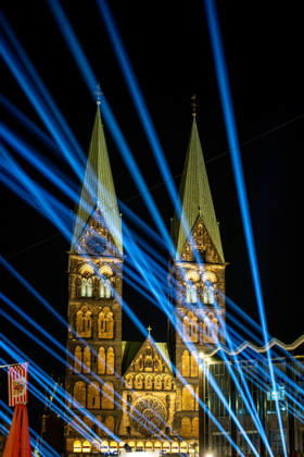Feiern Tag der Deutschen Einheit in Bremen - Feierlichkeiten zum Tag der Deutschen Einheit 2026, Bremen, 03.10.2026 Bremen, Bürgerfest, Fanta Vier Konzert, Illuminatin an der Schlachte, Lichtershow Bremen, Deutschland, 03.10.26: Feiern Tag der Dt. Einheit in Bremen im Marktplatz, Rathaus am 03.10.2026 in Bremen, Deutschland. (Foto von Axel Kaste) Anmoderation Radio Bremen, Bürgerfest und Fanta Vier Konzert, Fantastische Vier, Dom illuminiert Bremen Marktplatz, Rathaus Freie Hansestadt Bremen Deutschland