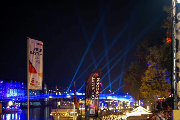Feiern Tag der Deutschen Einheit in Bremen - Feierlichkeiten zum Tag der Deutschen Einheit 2026, Bremen, 03.10.2026 Bremen, Bürgerfest, Fanta Vier Konzert, Illuminatin an der Schlachte, Lichtershow Bremen, Deutschland, 03.10.26: Feiern Tag der Dt. Einheit in Bremen im Marktplatz, Rathaus am 03.10.2026 in Bremen, Deutschland. (Foto von Axel Kaste) Anmoderation Radio Bremen, Bürgerfest und Fanta Vier Konzert, Fantastische Vier, illuminierten Schlachte, Licherschow Bremen Marktplatz, Rathaus Freie Hansestadt Bremen Deutschland