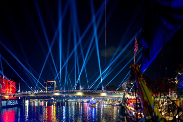 Feiern Tag der Deutschen Einheit in Bremen - Feierlichkeiten zum Tag der Deutschen Einheit 2026, Bremen, 03.10.2026 Bremen, Bürgerfest, Fanta Vier Konzert, Illuminatin an der Schlachte, Lichtershow Bremen, Deutschland, 03.10.26: Feiern Tag der Dt. Einheit in Bremen im Marktplatz, Rathaus am 03.10.2026 in Bremen, Deutschland. (Foto von Axel Kaste) Anmoderation Radio Bremen, Bürgerfest und Fanta Vier Konzert, Fantastische Vier, illuminierten Schlachte, Licherschow Bremen Marktplatz, Rathaus Freie Hansestadt Bremen Deutschland