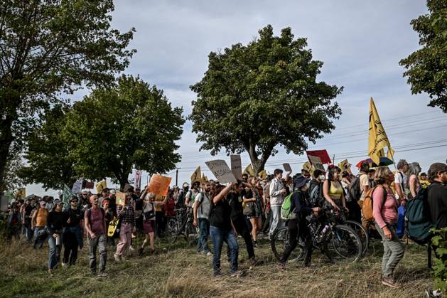 PROTEST AGAINST PESTICIDES PHOTOPQR OUEST FRANCE Martin ROCHE Saint Pierre la Garenne October 3, 2026 This Saturday, October 3, 2026, a protest against pesticides is being held in Saint-Pierre-la-Garenne, Eure, Normandy. In the massive procession, farmers, patients, healthcare workers, and citizens demanded the closure of production sites such as Syngenta’s. The rally was organized by an unprecedented coalition: the Confédération paysanne, Les Soulèvements de la Terre, the association Cancer Colère, and the Collectif de soutien aux victimes des pesticides de l’Ouest (CSVPO). Photographer: Martin ROCHE, Ouest France. Saint-Pierre-la-Garenne, October 3, 2026. On Saturday, October 3, 2026, a protest against pesticides was held in Saint-Pierre  Copyright: xPHOTOPQR OUESTxFRANCE MAXPPPxMartinxROCHEx 20261004OFR7257 20261004OFR7257