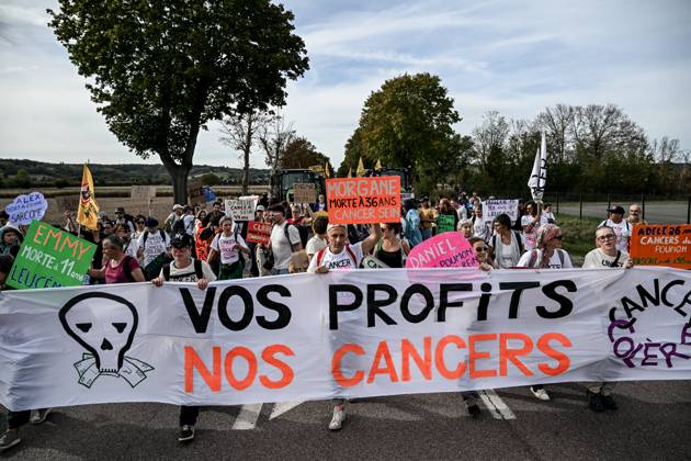 PROTEST AGAINST PESTICIDES PHOTOPQR OUEST FRANCE Martin ROCHE Saint Pierre la Garenne October 3, 2026 This Saturday, October 3, 2026, a protest against pesticides is being held in Saint-Pierre-la-Garenne, Eure, Normandy. In the massive procession, farmers, patients, healthcare workers, and citizens demanded the closure of production sites such as Syngenta’s. The rally was organized by an unprecedented coalition: the Confédération paysanne, Les Soulèvements de la Terre, the association Cancer Colère, and the Collectif de soutien aux victimes des pesticides de l’Ouest (CSVPO). Photographer: Martin ROCHE, Ouest France. Saint-Pierre-la-Garenne, October 3, 2026. On Saturday, October 3, 2026, a protest against pesticides was held in Saint-Pierre  Copyright: xPHOTOPQR OUESTxFRANCE MAXPPPxMartinxROCHEx 20261004OFR7258 20261004OFR7258